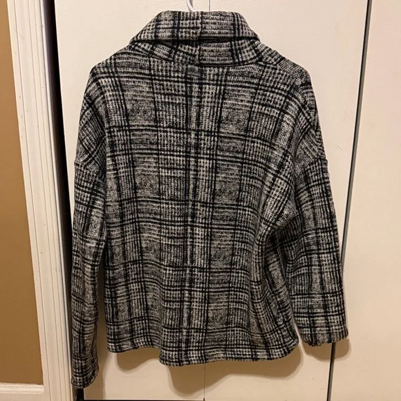 Columbia Black and Gray Plaid Turtleneck Sweater - Picture 5 of 6